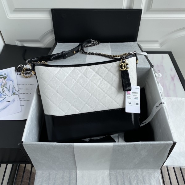 シャネルバッグCHANEL 2024新作 ホーボーバッグ
