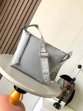 ロエベバッグ LOEWE 2024新作高品質 スモールキュービクロスボディバッグ