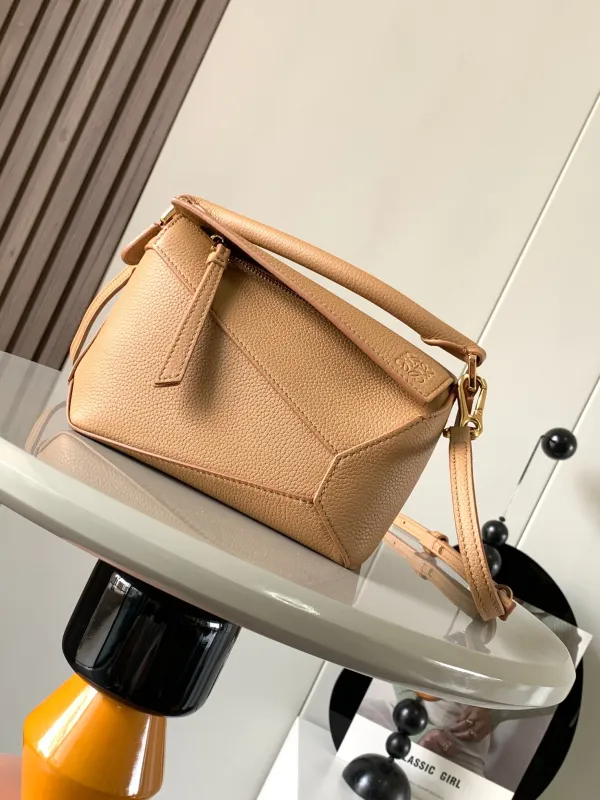 ロエベバッグ LOEWE 2024新作高品質 18CM パズルハンドバッグ