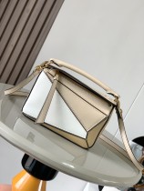ロエベバッグ LOEWE 2024新作高品質 18cmパズルバッグ ロエベバッグ LOEWE 2024新作高品質 18cmパズルバッグ