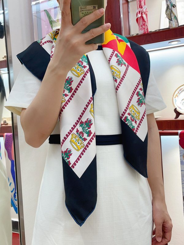グッチマフラー GUCCI  2024新作 絹のスカーフ