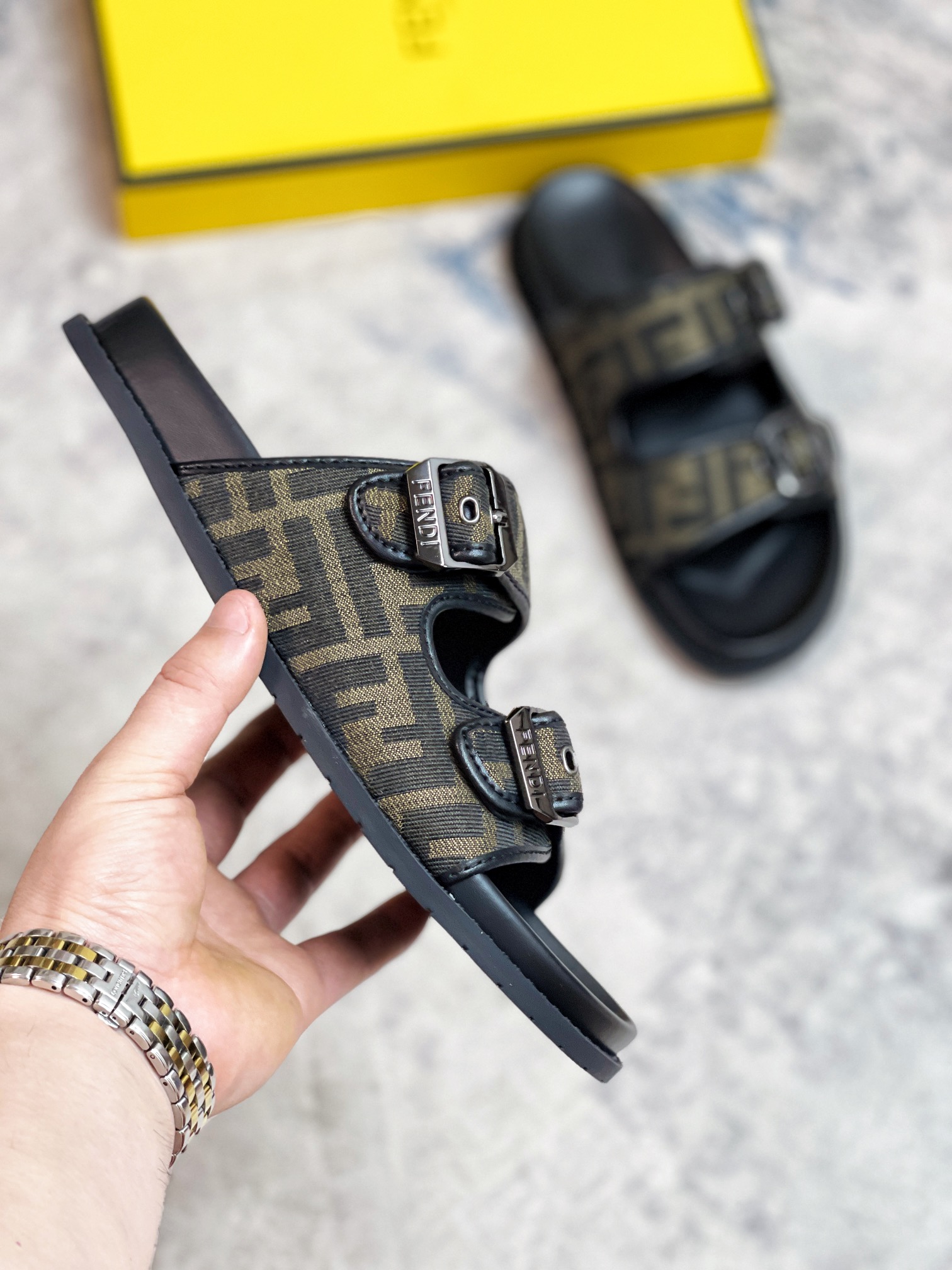 フェンディ靴 FENDI 2024新作 スリッパ