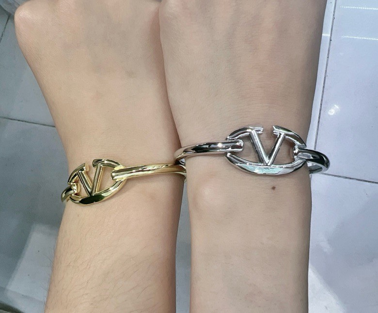 ヴァレンティノブレスレット VALENTINO 2024新作 メタルブレスレット