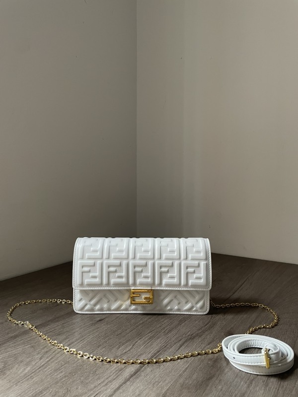 フェンディバッグ FENDI 2024新作 高品質 チェーン脇の下バッグ