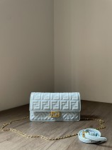 フェンディバッグ FENDI 2024新作 高品質 チェーン脇の下バッグ フェンディバッグ FENDI 2024新作 高品質 チェーン脇の下バッグ