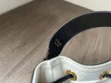 フェンディバッグ FENDI 2024新作 高品質 モン トレゾール スモール バケットバッグ