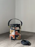 フェンディバッグ FENDI 2024新作 高品質 モン トレゾール スモール バケットバッグ
