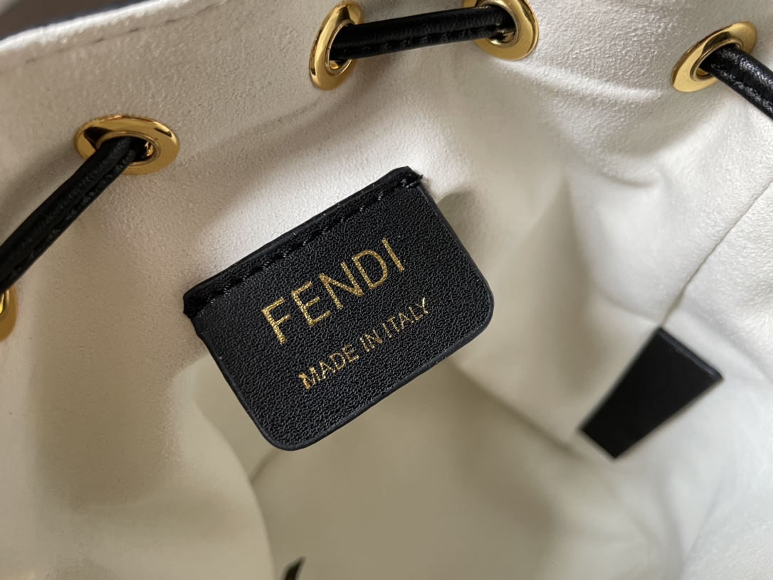 フェンディバッグ FENDI 2024新作 高品質 モン トレゾール スモール バケットバッグ