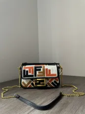 フェンディバッグ FENDI 2024新作 高品質 ミニバゲット