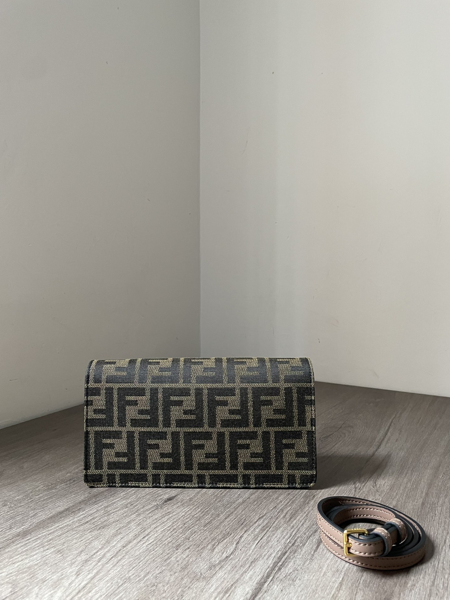 フェンディバッグ FENDI 2024新作 高品質 チェーン脇の下バッグ