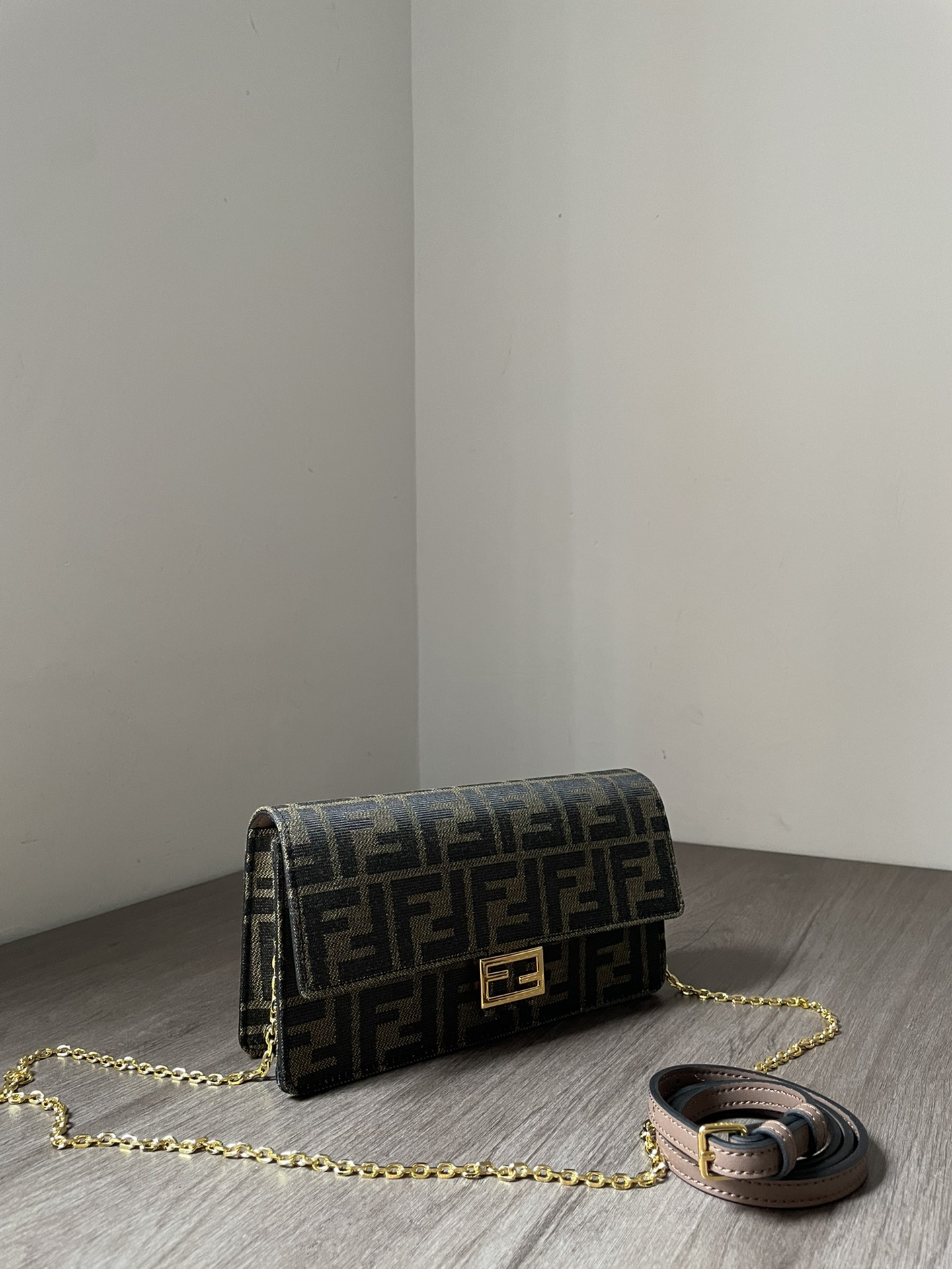 フェンディバッグ FENDI 2024新作 高品質 チェーン脇の下バッグ