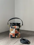 フェンディバッグ FENDI 2024新作 高品質 モン トレゾール スモール バケットバッグ