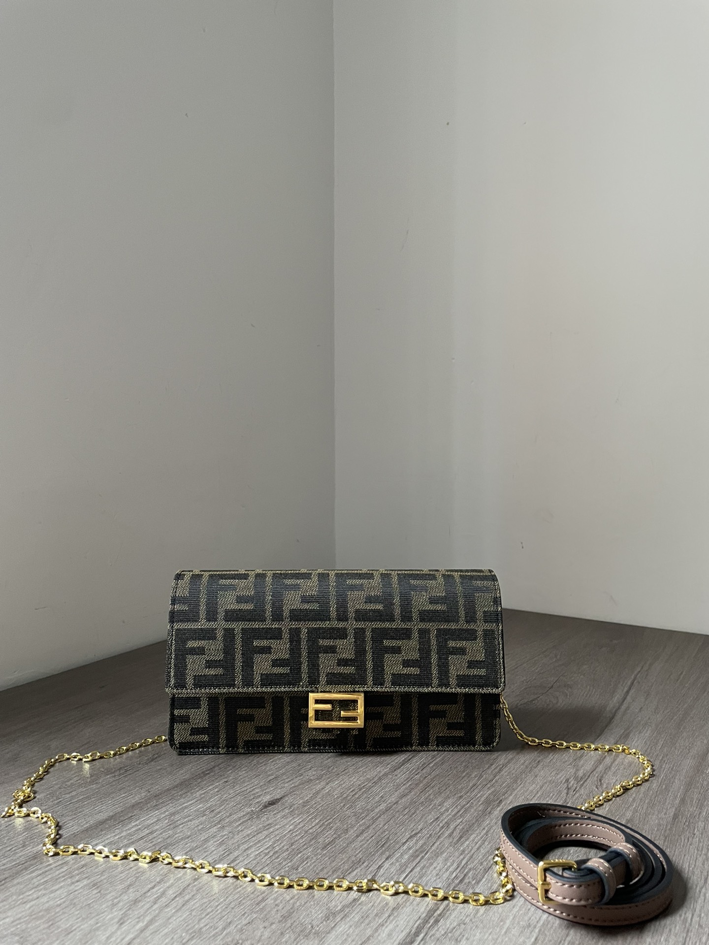 フェンディバッグ FENDI 2024新作 高品質 チェーン脇の下バッグ