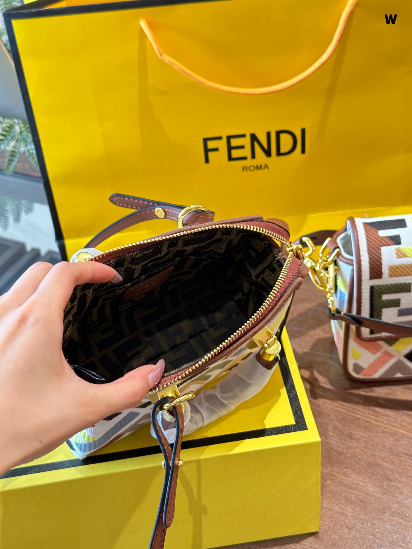 フェンディバッグ FENDI 2024新作 ボストンピローバッグ