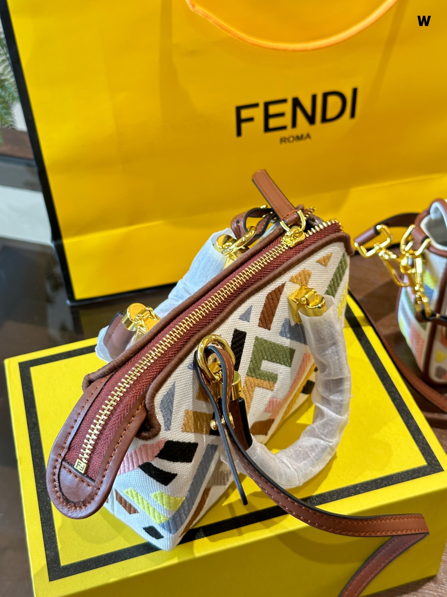 フェンディバッグ FENDI 2024新作 ボストンピローバッグ