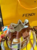 フェンディバッグ FENDI 2024新作 レインボーバケットバッグ