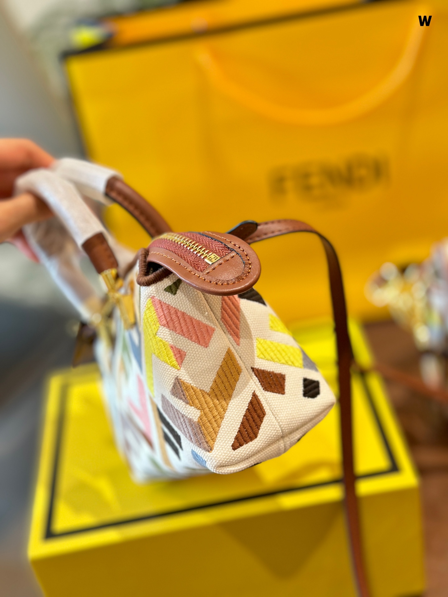 フェンディバッグ FENDI 2024新作 ボストンピローバッグ