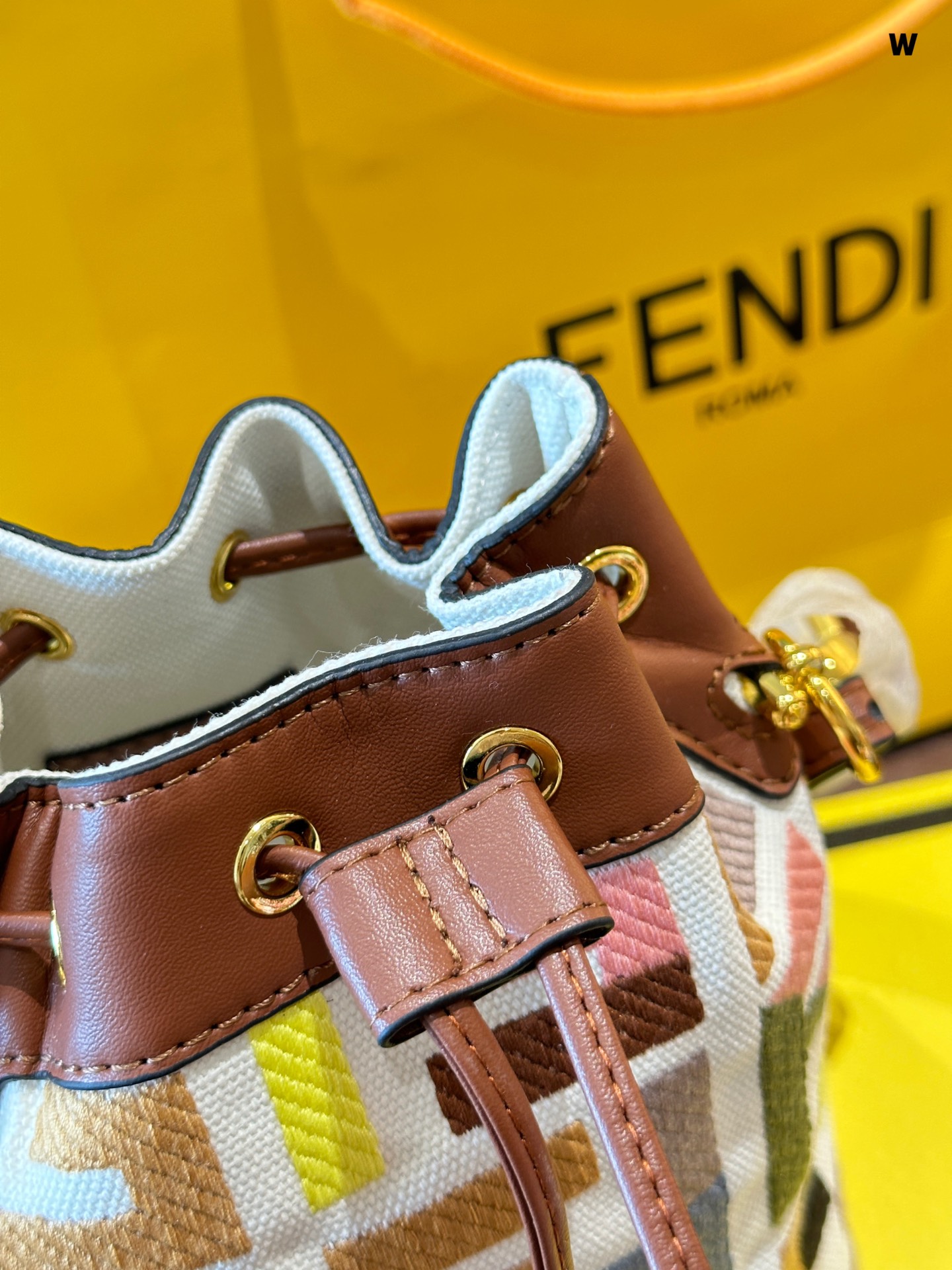 フェンディバッグ FENDI 2024新作 レインボーバケットバッグ