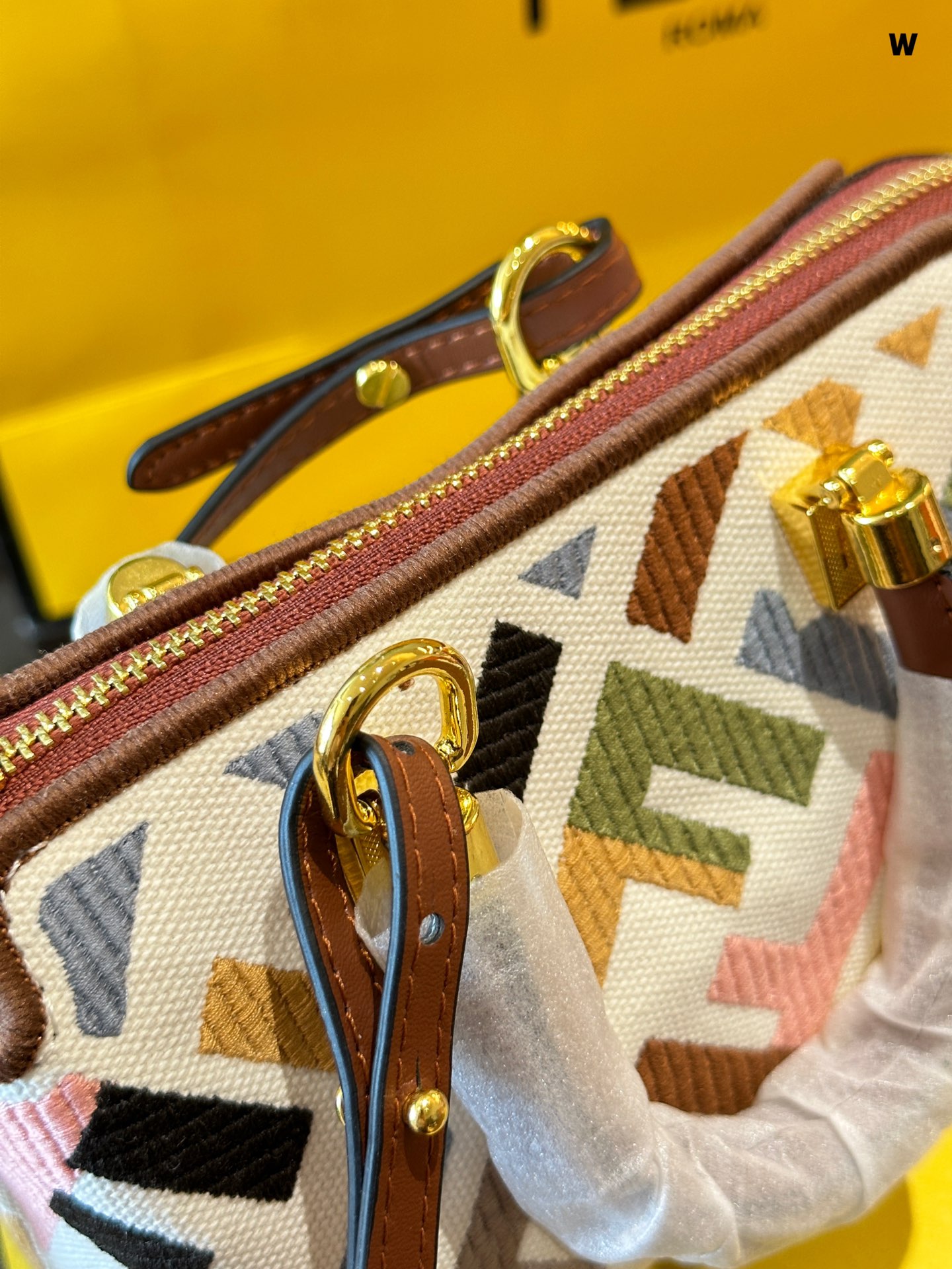 フェンディバッグ FENDI 2024新作 ボストンピローバッグ