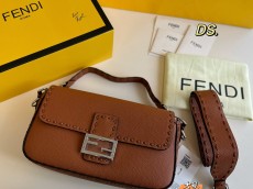 フェンディバッグ FENDI 2024新作 バゲットバッグ