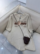 ミュウミュウ服Miu Miu 2024新作 レター刺繍を施した汎用性の高い半袖