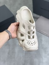 バレンシアガ靴 BALENCIAGA 2024新作 カップルスタイルアウトドアハーフスリップサンダル下駄