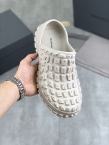 バレンシアガ靴 BALENCIAGA 2024新作 カップルスタイルアウトドアハーフスリップサンダル下駄
