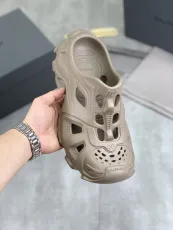 バレンシアガ靴 BALENCIAGA 2024新作 カップルスタイルアウトドアハーフスリップサンダル下駄