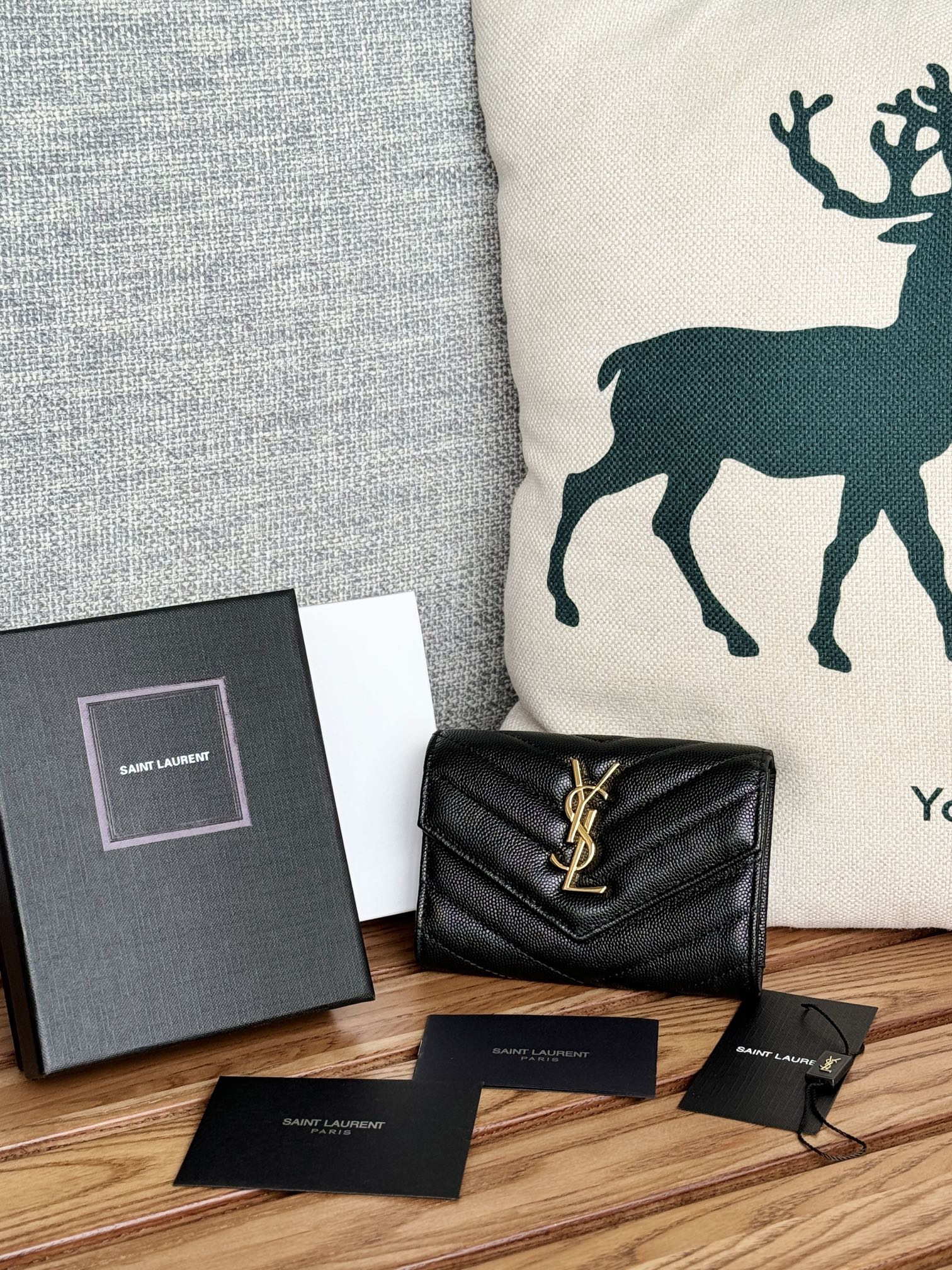 サンローラン財布 Yves Saint Laurent 2024新作 二つ折りクリップウォレット 414404