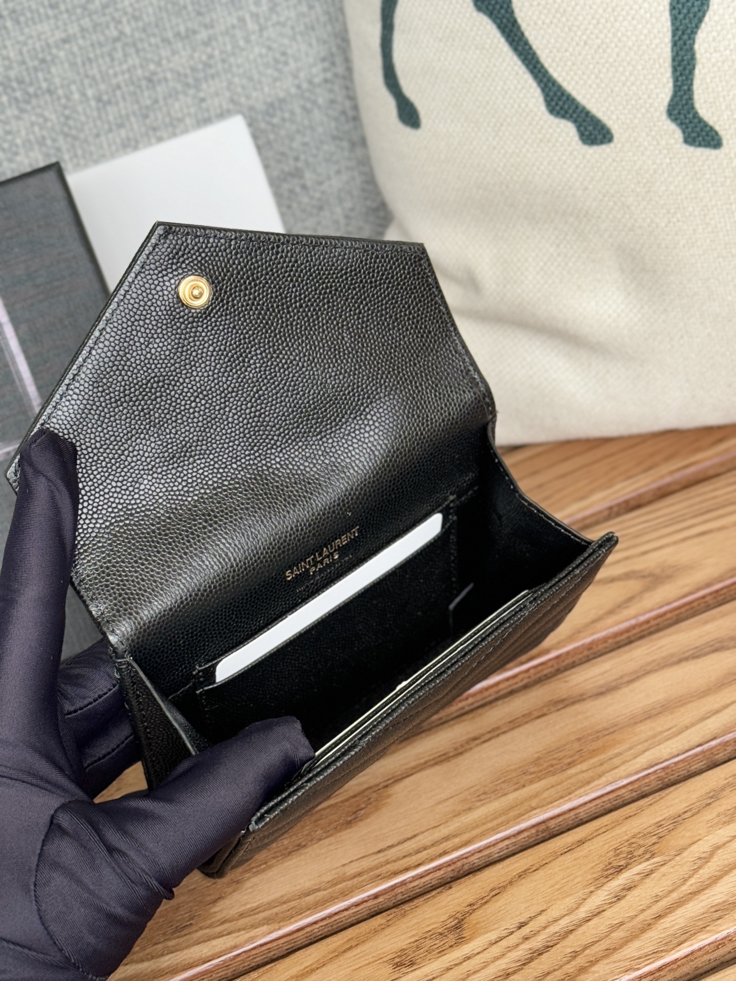 サンローラン財布 Yves Saint Laurent 2024新作 二つ折りクリップウォレット 414404