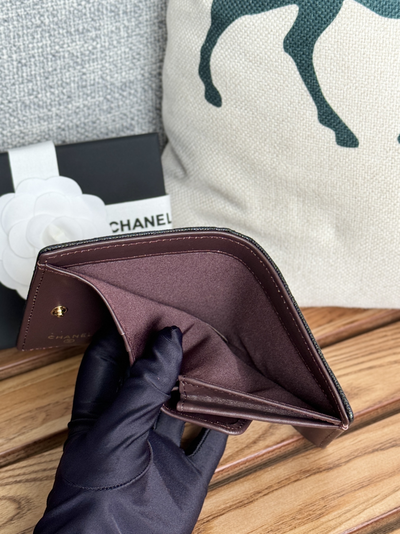 シャネル財布 CHANEL 2024新作 2つ折りショートウォレット A84028