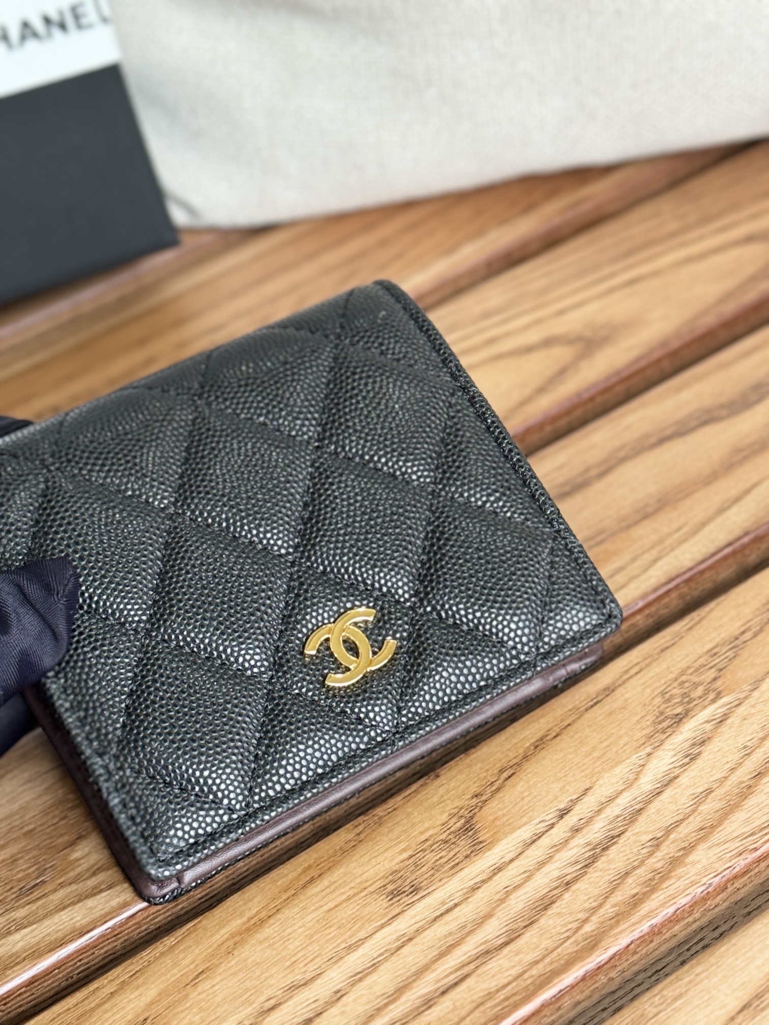 シャネル財布 CHANEL 2024新作 2つ折りショートウォレット A84028