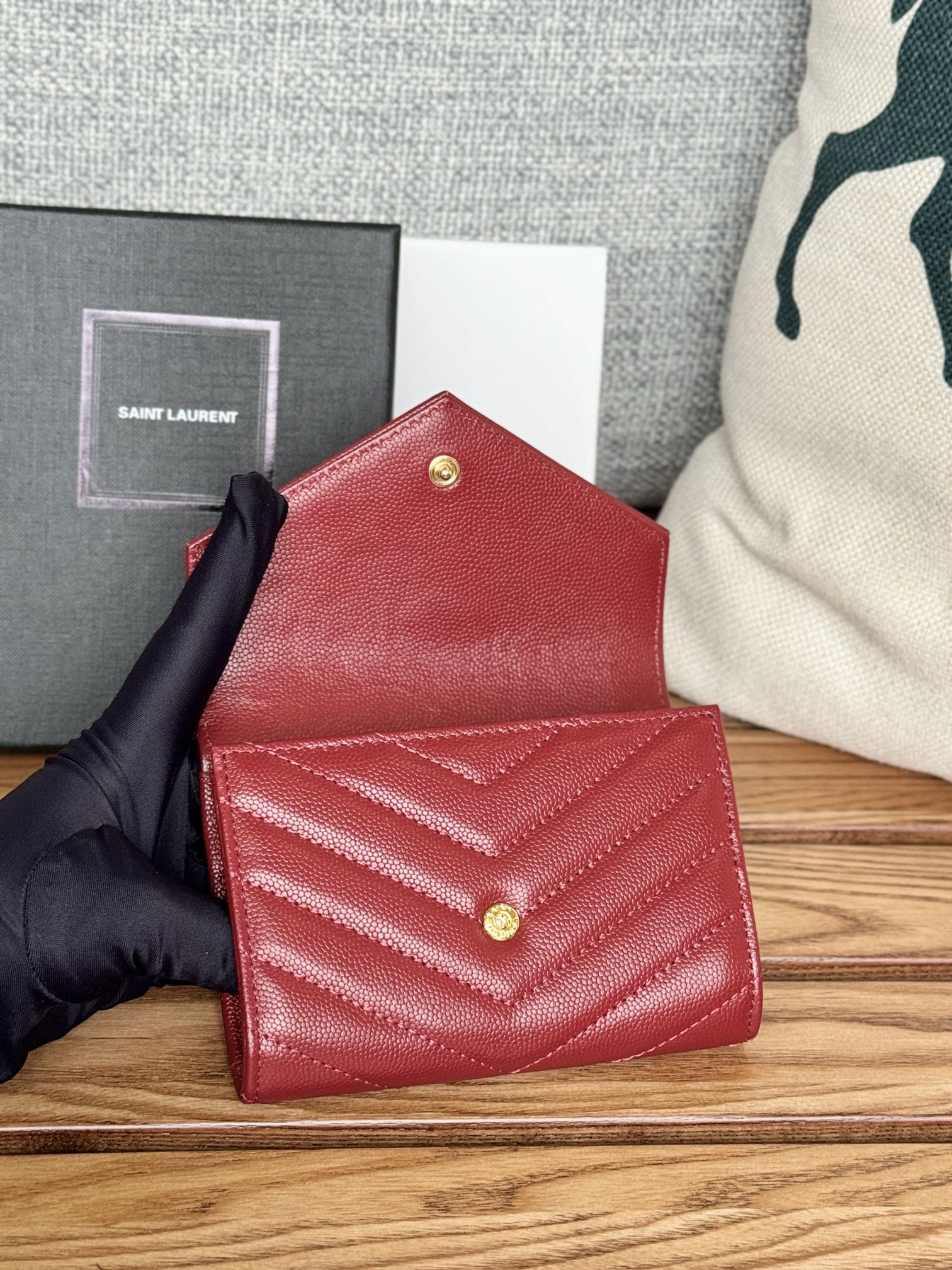 サンローラン財布 Yves Saint Laurent 2024新作 二つ折りクリップウォレット 414404