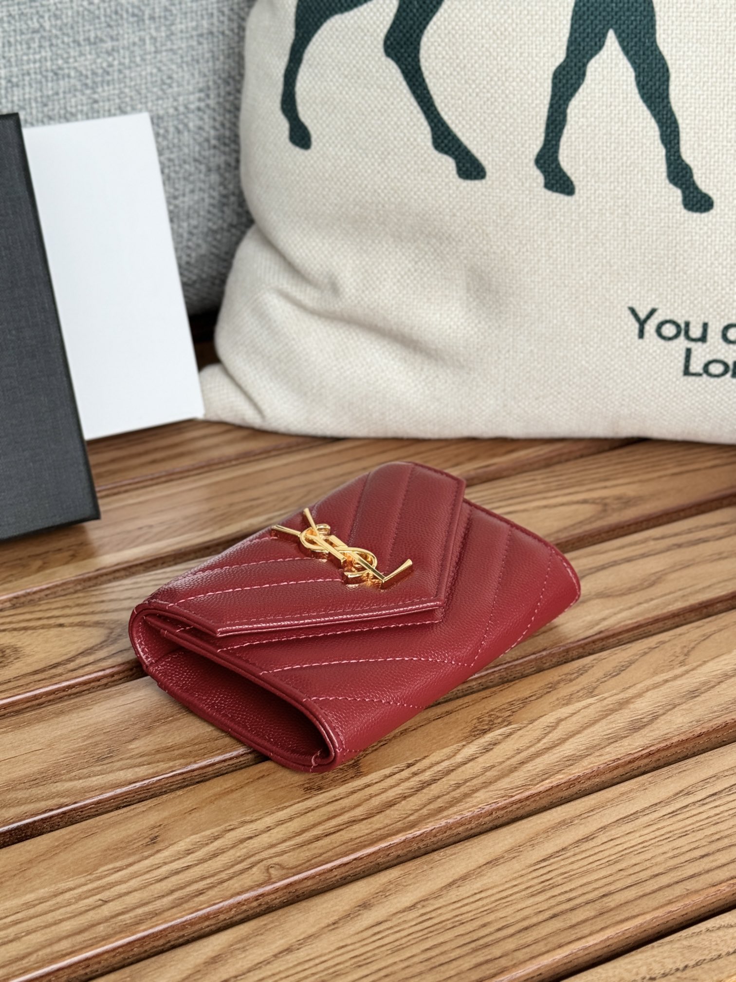 サンローラン財布 Yves Saint Laurent 2024新作 二つ折りクリップウォレット 414404