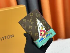 ルイヴィトン財布 LOUIS VUITTON 2024新作 財布 M82621