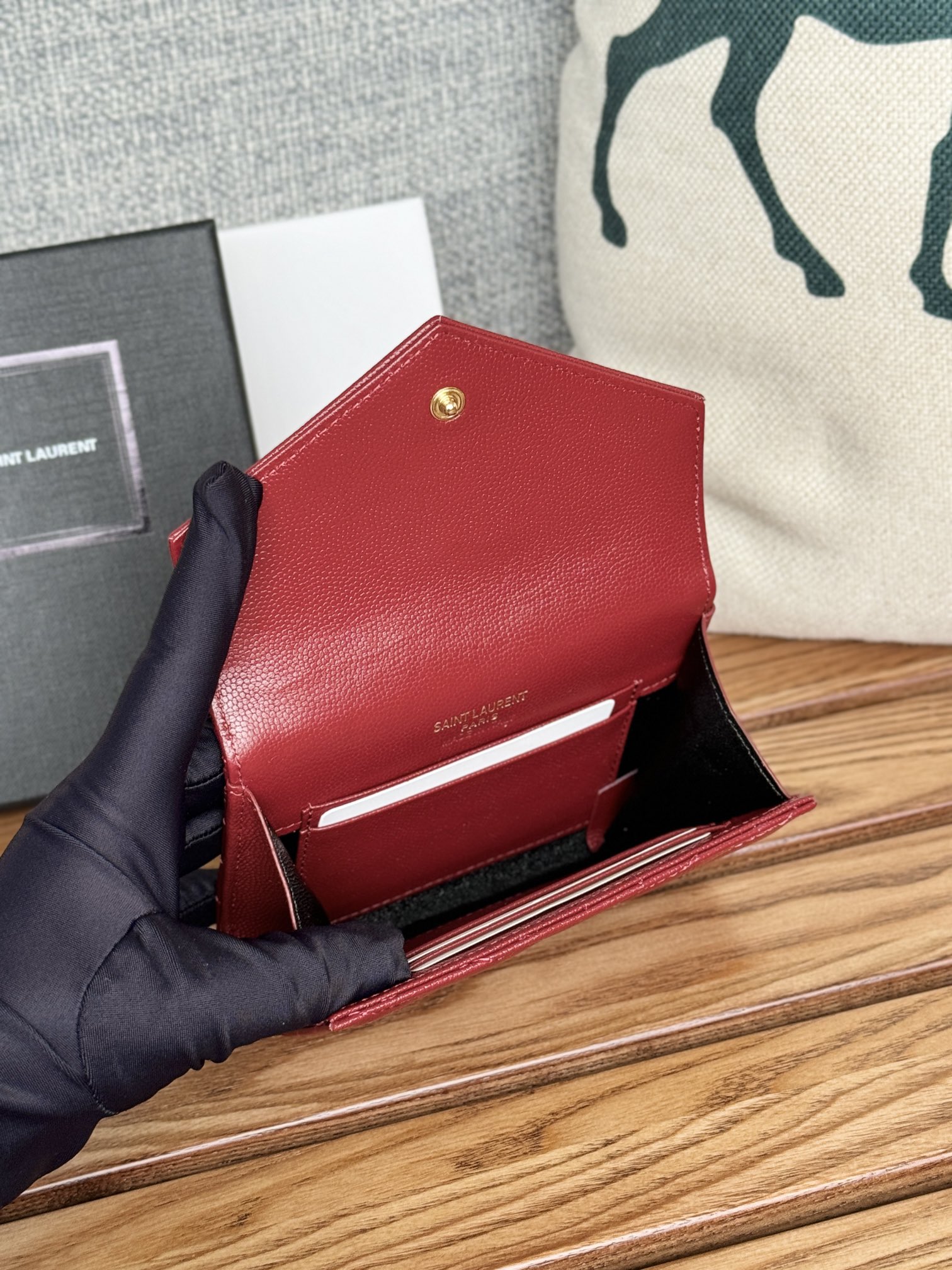 サンローラン財布 Yves Saint Laurent 2024新作 二つ折りクリップウォレット 414404