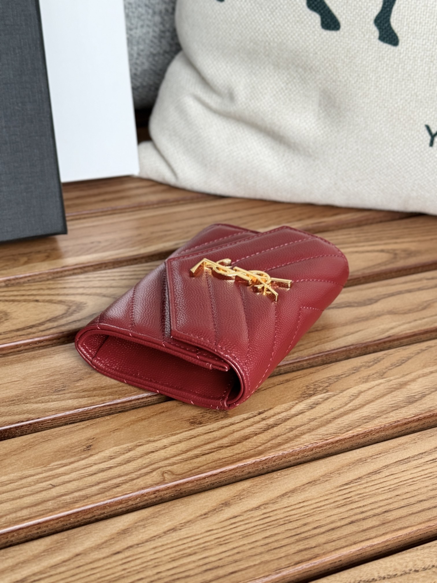サンローラン財布 Yves Saint Laurent 2024新作 二つ折りクリップウォレット 414404