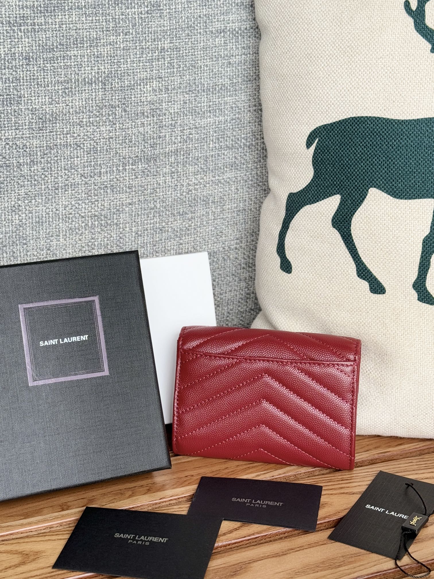 サンローラン財布 Yves Saint Laurent 2024新作 二つ折りクリップウォレット 414404