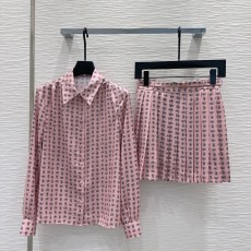 プラダ服 PRADA 2024新作 シャツとスカートのスーツ