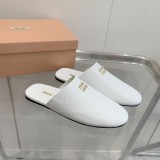 ミュウミュウ靴 Miu Miu 2024新作 24SS春夏のホットなキャットウォークスタイルのレトロスタイルのハーフトゥローファーとハーフパックスリッパ