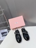 ミュウミュウ靴 Miu Miu 2024新作 クラシックなメリージェーンファッションシューズ