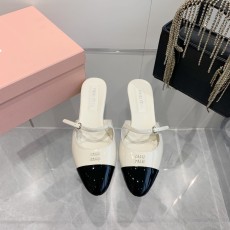 ミュウミュウ靴 Miu Miu 2024新作 春夏のポインテッドトゥキトゥンヒールトゥシューズとトゥサンダル