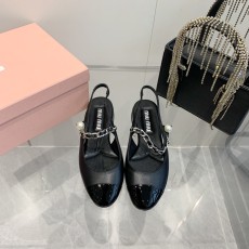 ミュウミュウ靴 Miu Miu 2024新作 スティレットとブロックヒールのメリージェーン サンダル