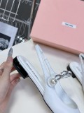 ミュウミュウ靴 Miu Miu 2024新作 クラシックなメリージェーンファッションシューズ