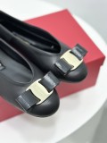 フェラガモ靴 Ferragamo 2024新作 レトロなスタイルのフラット魔女靴おばあちゃんの靴