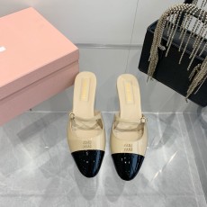 ミュウミュウ靴 Miu Miu 2024新作 春夏のポインテッドトゥキトゥンヒールトゥシューズとトゥサンダル