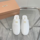 ミュウミュウ靴 Miu Miu 2024新作 24SS春夏のホットなキャットウォークスタイルのレトロスタイルのハーフトゥローファーとハーフパックスリッパ