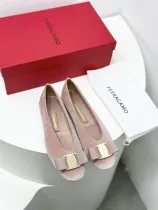 フェラガモ靴 Ferragamo 2024新作 レトロなスタイルのフラット魔女靴おばあちゃんの靴