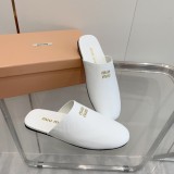 ミュウミュウ靴 Miu Miu 2024新作 24SS春夏のホットなキャットウォークスタイルのレトロスタイルのハーフトゥローファーとハーフパックスリッパ