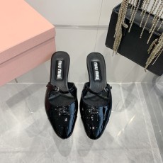 ミュウミュウ靴 Miu Miu 2024新作 春夏のポインテッドトゥキトゥンヒールトゥシューズとトゥサンダル